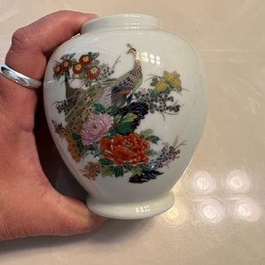 Vintage Satsuma porcelain vase / ginger jar with brilliant colors  made in Japan